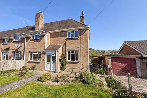 3 bed property, in Bere Regis, £260,000