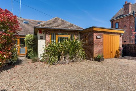 3 bed property, in Vicarage Lane, £675,000