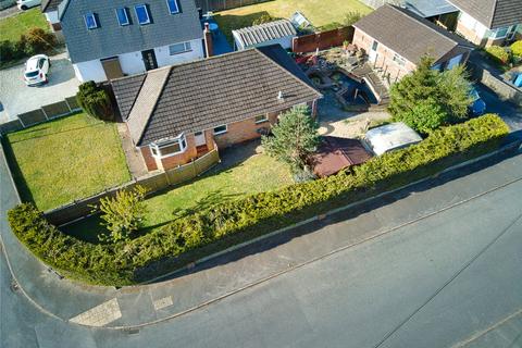 2 bed property, in Hull Crescent, £375,000