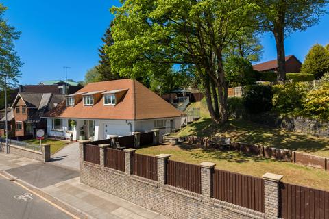 4 bed property, in Park Lane, £675,000