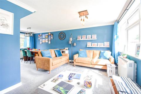 3 bed property, in Burtons Hill, £325,000