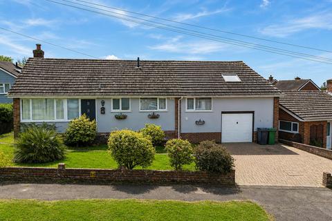 3 bed property, in Grange Avenue, £450,000