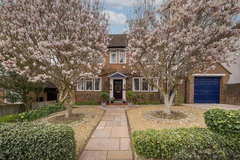 4 bed property, in Bloomfield Road, £1,375,000