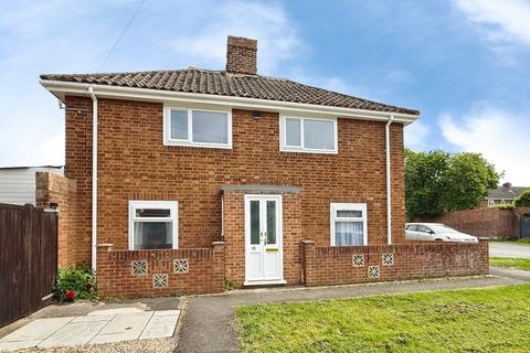 3 bed property, in Oldfield Park, £290,000
