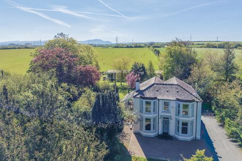 4 bed property, in Ryegarth, £595,000