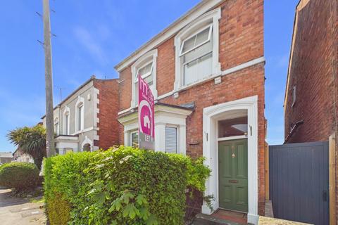 4 bed property, in Oxford Road, £350,000
