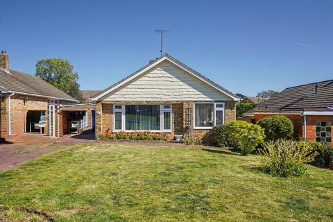 2 bed property, in Cozenton Close, £400,000