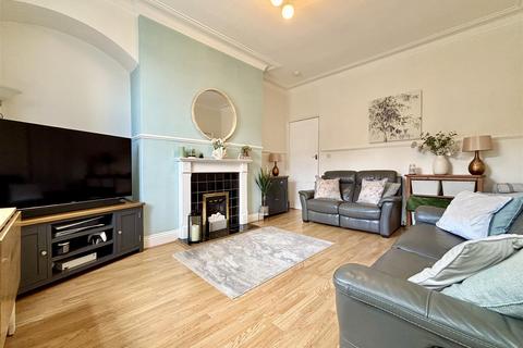 2 bed property, in Vine Terrace East, £150,000