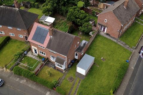 2 bed property, in Darleydale Avenue, £210,000