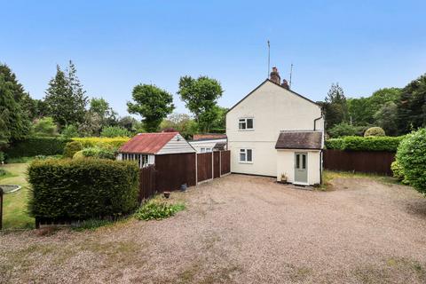 2 bed property, in Kennel Lane, £625,000