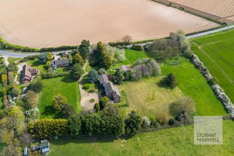5 bed property, in Stow Lodge, £1,300,000