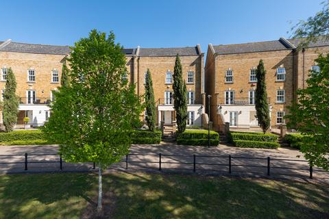 5 bed property, in Monellan Crescent, £900,000