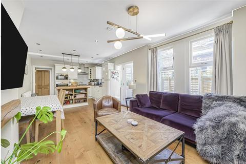 3 bed property, in Weir Road, £750,000