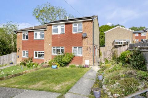 3 bed property, in Brook Close, £325,000