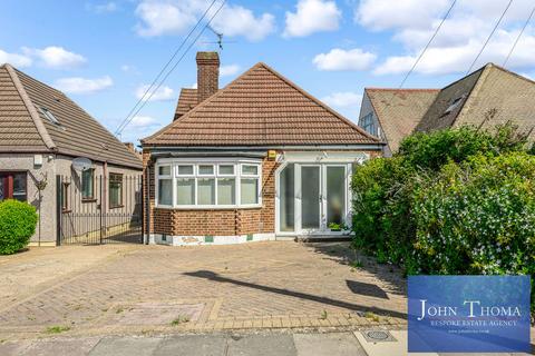 3 bed property, in Ewellhurst Road, £600,000