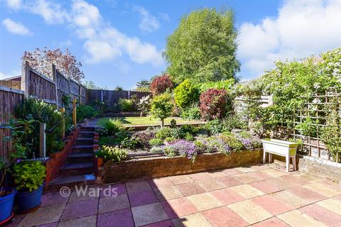 2 bed property, in Linden Road, £300,000