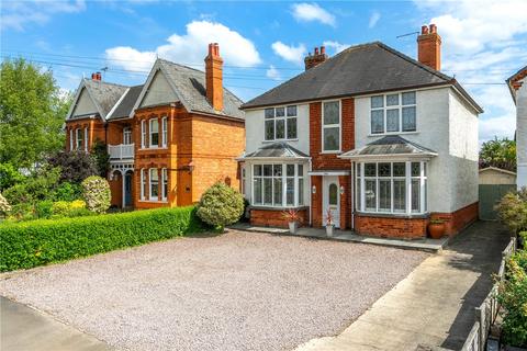 4 bed property, in North Road, £525,000