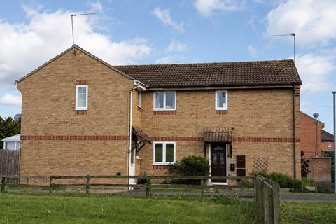3 bed property, in Proud Close, £274,000
