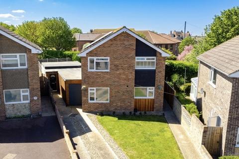 4 bed property, in Camellia Close, £500,000