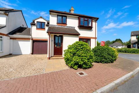 4 bed property, in Convent Close, £360,000