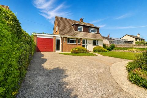 3 bed property, in Manor Road, £350,000