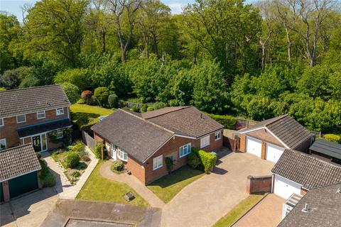 4 bed property, in Pevensey Grove, £699,995