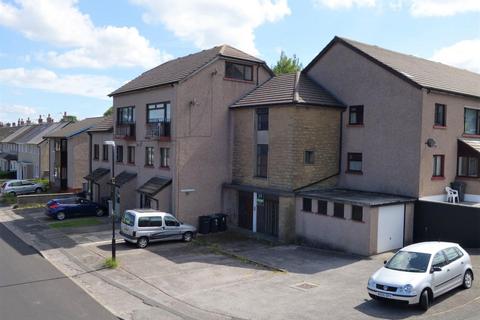 1 bed property, in Keswick Court, £65,000