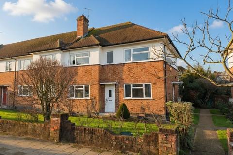 2 bed property, in 15 Third Avenue, £160,000