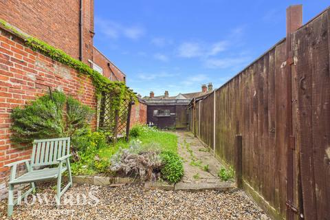 3 bed property, in Morton Road, £140,000