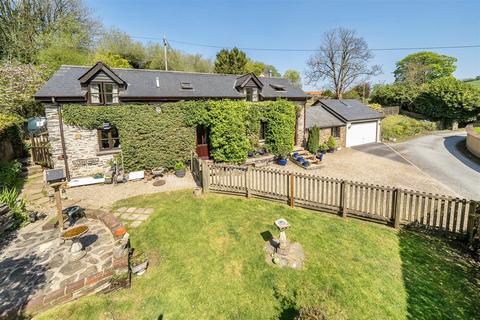 3 bed property, in Brayford, £499,950