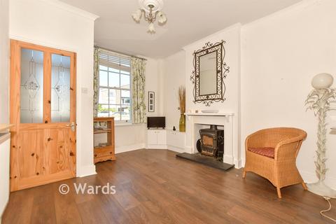 2 bed property, in Albert Road, £260,000