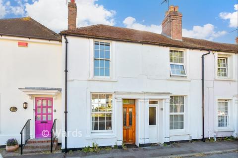 2 bed property, in Albert Road, £260,000