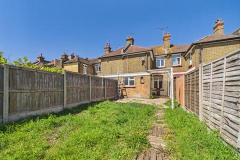 3 bed property, in Moat Lane, £375,000