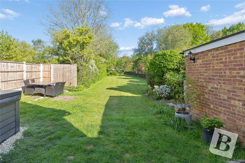 3 bed property, in Hook End Road, £650,000