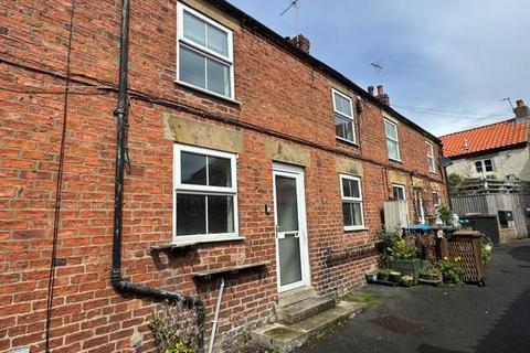 2 bed property, in Eastgate, £135,000