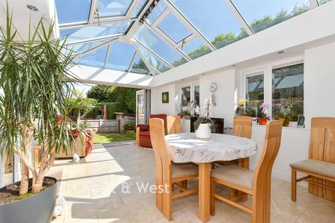 4 bed property, in London Road, £750,000