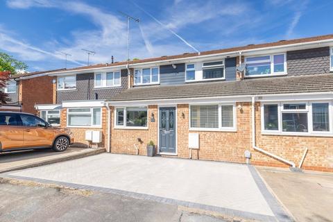 4 bed property, in Vine Road, £500,000