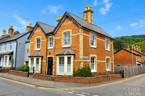 5 bed property, in West Street, £375,000