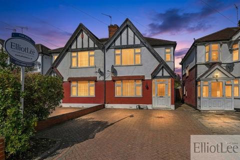 3 bed property, in Spencer Road, £700,000