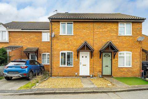 2 bed property, in Lindley Close, £220,000