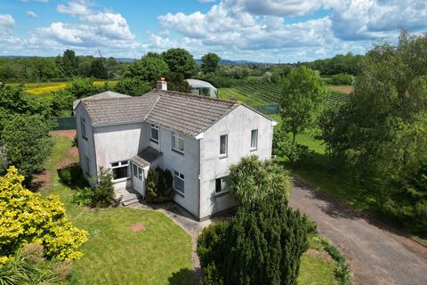 5 bed property, in East Street, £695,000