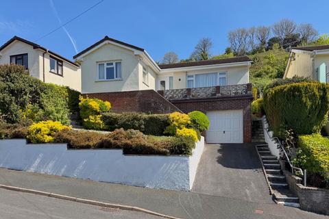 3 bed property, in Bronescombe Avenue, £399,950