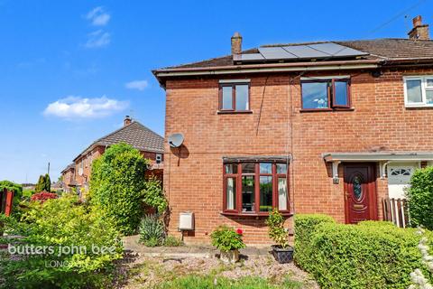 3 bed property, in Waterside Drive, £135,000