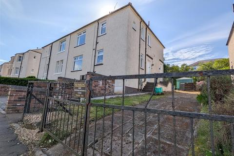 2 bed property, in Bannockburn Street, £95,000