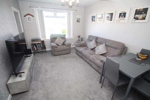 2 bed property, in Bannockburn Street, £95,000