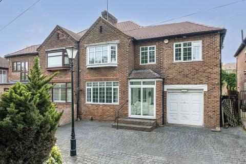 5 bed property, in The Avenue, £825,000