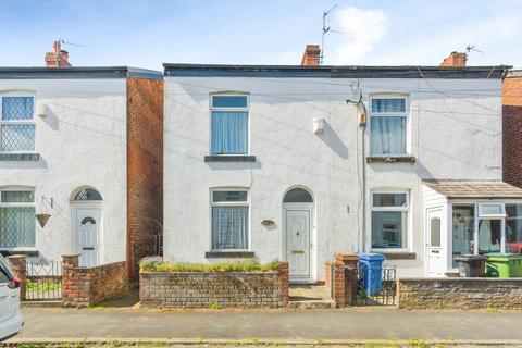 2 bed property, in Grove Street, £210,000