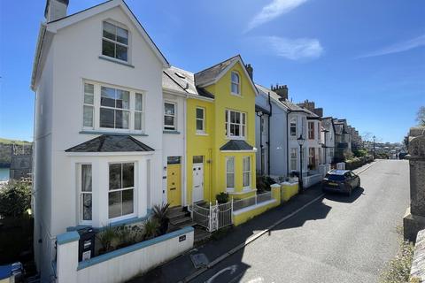 4 bed property, in Daglands Road, £850,000