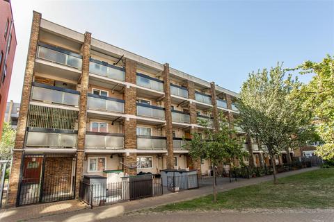 1 bed property, in Southern Grove, £250,000