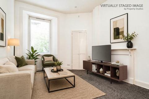 1 bed property, in Buchanan Street, £153,000